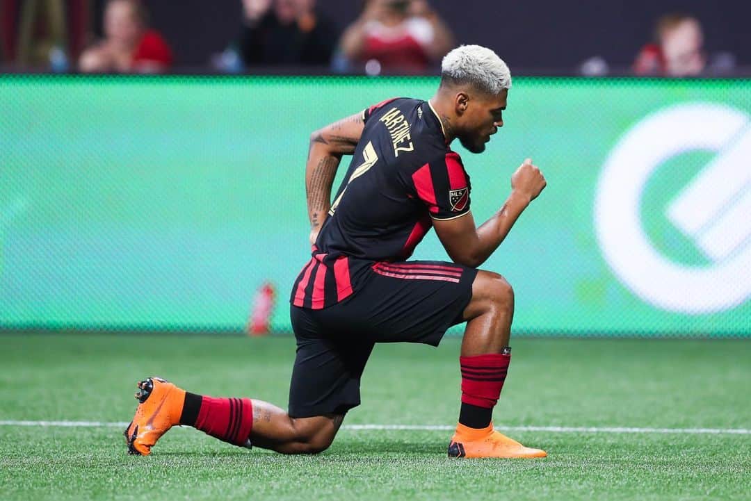ホセフ・マルティネスのインスタグラム：「A King bows to his people ... un rey  agradece a su pueblo 👑😡 @atlutd @secasports」