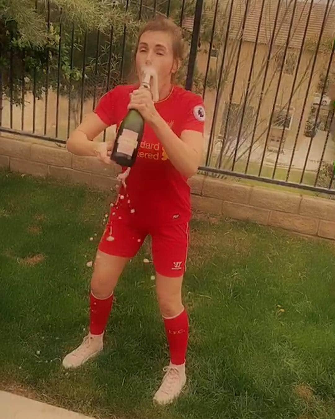 ターニャ・テイトさんのインスタグラム写真 - (ターニャ・テイトInstagram)「#livestream 👸🏼🧒🏻 Liverpool won UCL 2019 I celebrated with bubbly - Who is your team & drink? 🍾 —- —- Join us now on livestream 👉🏻YouTube.com/tanyatatetube 👈🏻」6月3日 0時42分 - tanyatate