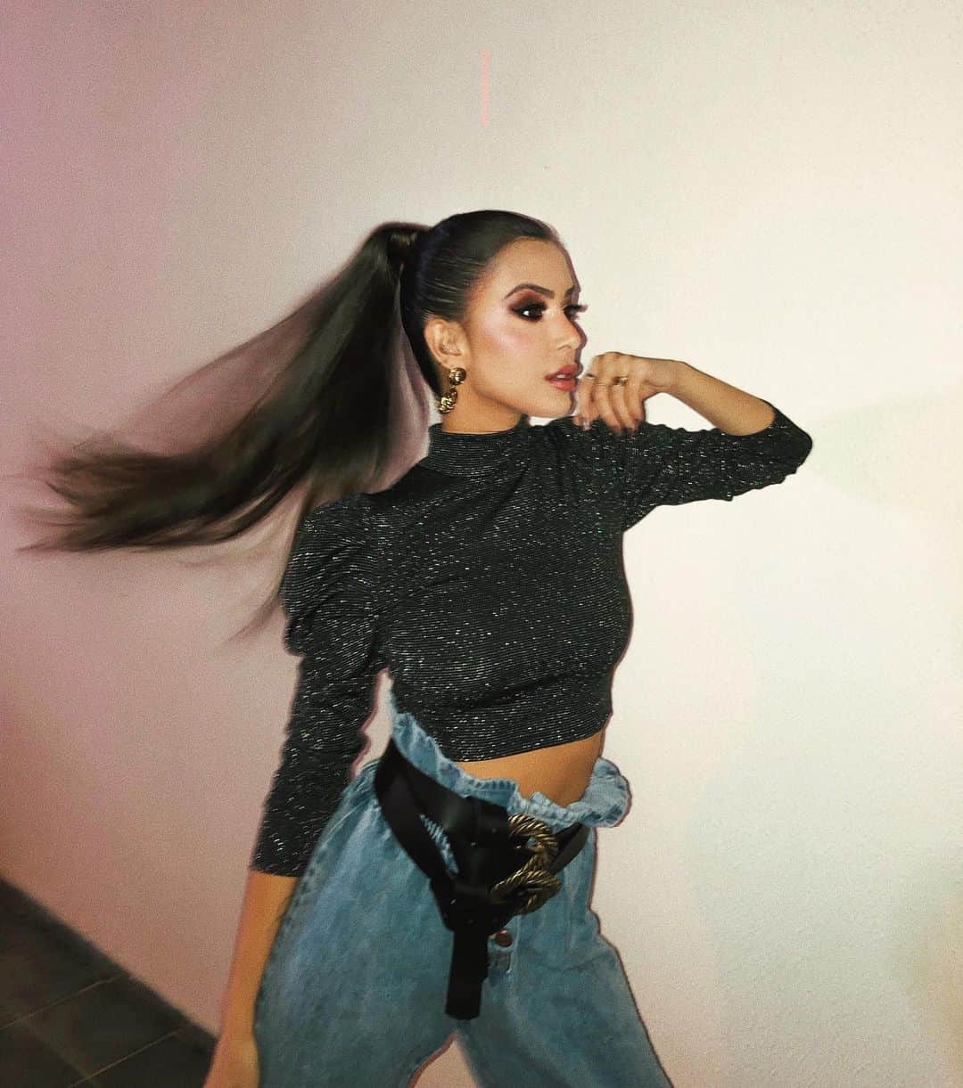 Gabriela Salesのインスタグラム：「Quando me perguntam se o cabelo é meu: “Eu vejo, eu gosto, eu quero, eu compro” 😂😂😂 Fazendo a Ariana. Álbum porque não sei escolher foto」