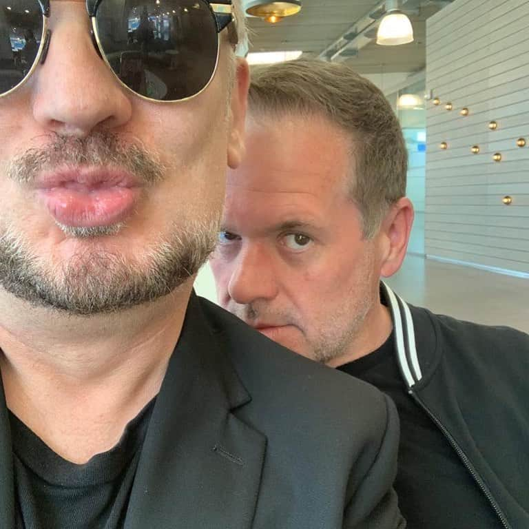 ボーイ・ジョージさんのインスタグラム写真 - (ボーイ・ジョージInstagram)「Who knew @chrismoylesofficial had his own private jet? #mylifeissurreal」6月3日 1時05分 - boygeorgeofficial