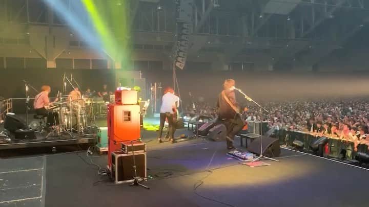 のインスタグラム：「アンプから良い音出るとテンション上がって良い、、、 金沢最高だった、、 #ポルカドットスティングレイ  #ミリオンロック  #ベース #bass #パンツコーデ」