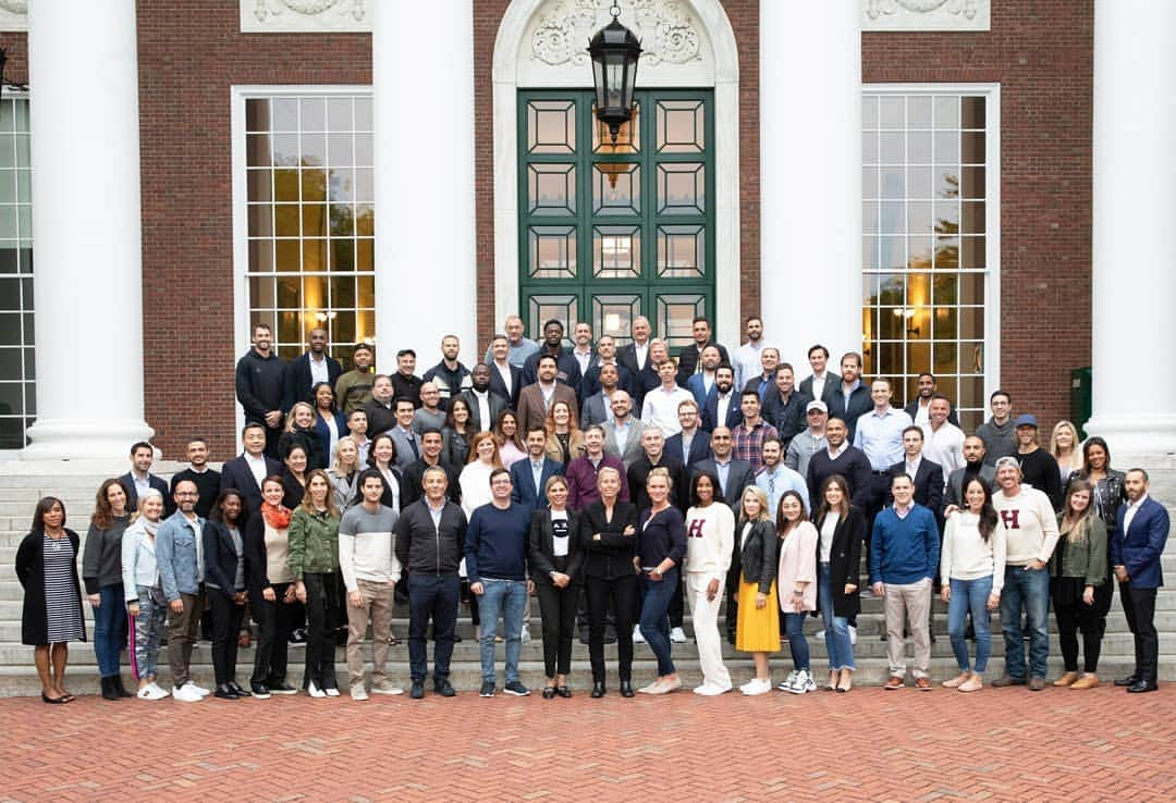 ティム・ケーヒルさんのインスタグラム写真 - (ティム・ケーヒルInstagram)「Hard to put into words how amazing it is to complete this course @harvardhbs with @anitaelberse BUSINESS of ENTERTAINMENT, MEDIA and SPORTS 🤩📚📖⚽️🏀📽🎤🎶 I left school at 16-17 years of age to follow my dreams and I'm so proud to head back to school to enhance my portfolio in the Business world and continue my education. #Blessed #FEARLESS #BEMS」6月3日 1時14分 - tim_cahill