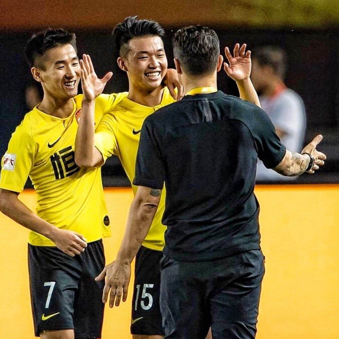 ファビオ・カンナヴァーロさんのインスタグラム写真 - (ファビオ・カンナヴァーロInstagram)「Henan Jianye v Guangzhou Evergrande 2-5 #guangzhou #evergrande #henan #jianye #china #CSL #2019 #CSL2019 #superleague  #nevergiveup (staff)」6月3日 1時27分 - fabiocannavaroofficial