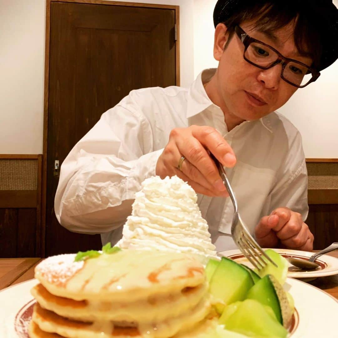 濱口優さんのインスタグラム写真 - (濱口優Instagram)「#アンデスメロンとはちみつのパンケーキ #eggsnthings」6月3日 1時35分 - hamaguchi_masaru