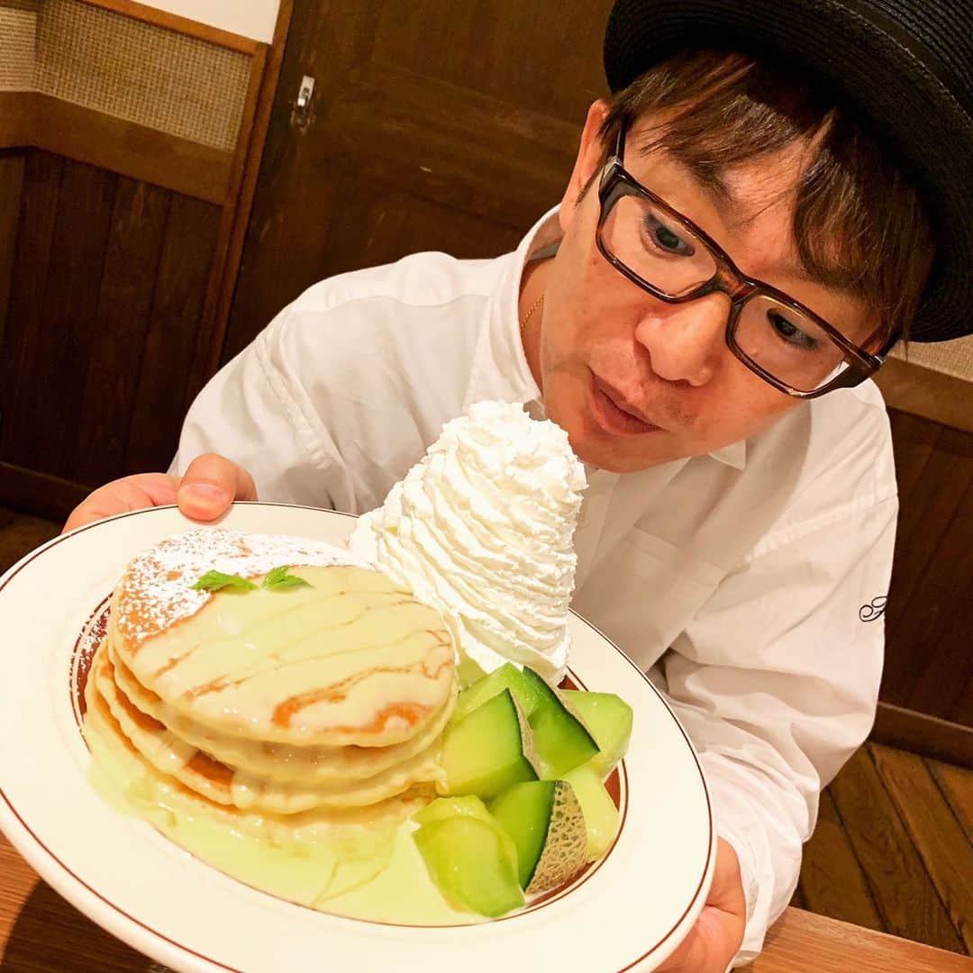 濱口優さんのインスタグラム写真 - (濱口優Instagram)「#アンデスメロンとはちみつのパンケーキ #eggsnthings」6月3日 1時35分 - hamaguchi_masaru