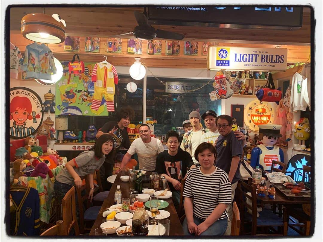 大川知英のインスタグラム：「今日は夕方からnukumukuさん主催で お店を貸切りでおもちゃコレクターの方々と『アメトイ交流会』を開催👨🏽‍✈️🇺🇸 nukumukuさんありがとうございました❗️パン屋でたこ焼きも最高でした🤡 皆さま、お疲れ様でした🤡 第2回目でお会いしましょう🌞 #第1回アメトイ交流会#コレクター#nukumuku#最高の時間#たこ焼き #話は止まらない#amecajiboys  #takatsubase」