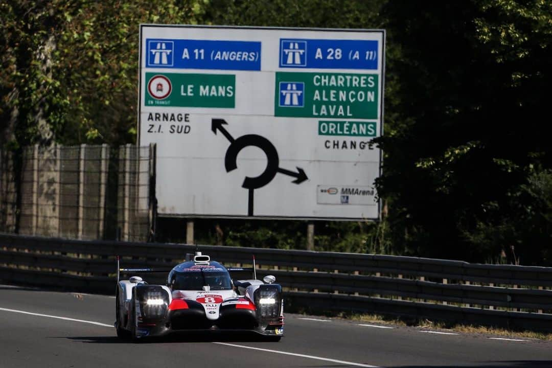 フェルナンド・アロンソさんのインスタグラム写真 - (フェルナンド・アロンソInstagram)「Le Mans test ✅ done.  What a place to drive this LMP1 hybrid 😍👌! #toyota #lemans #wec」6月3日 1時52分 - fernandoalo_oficial