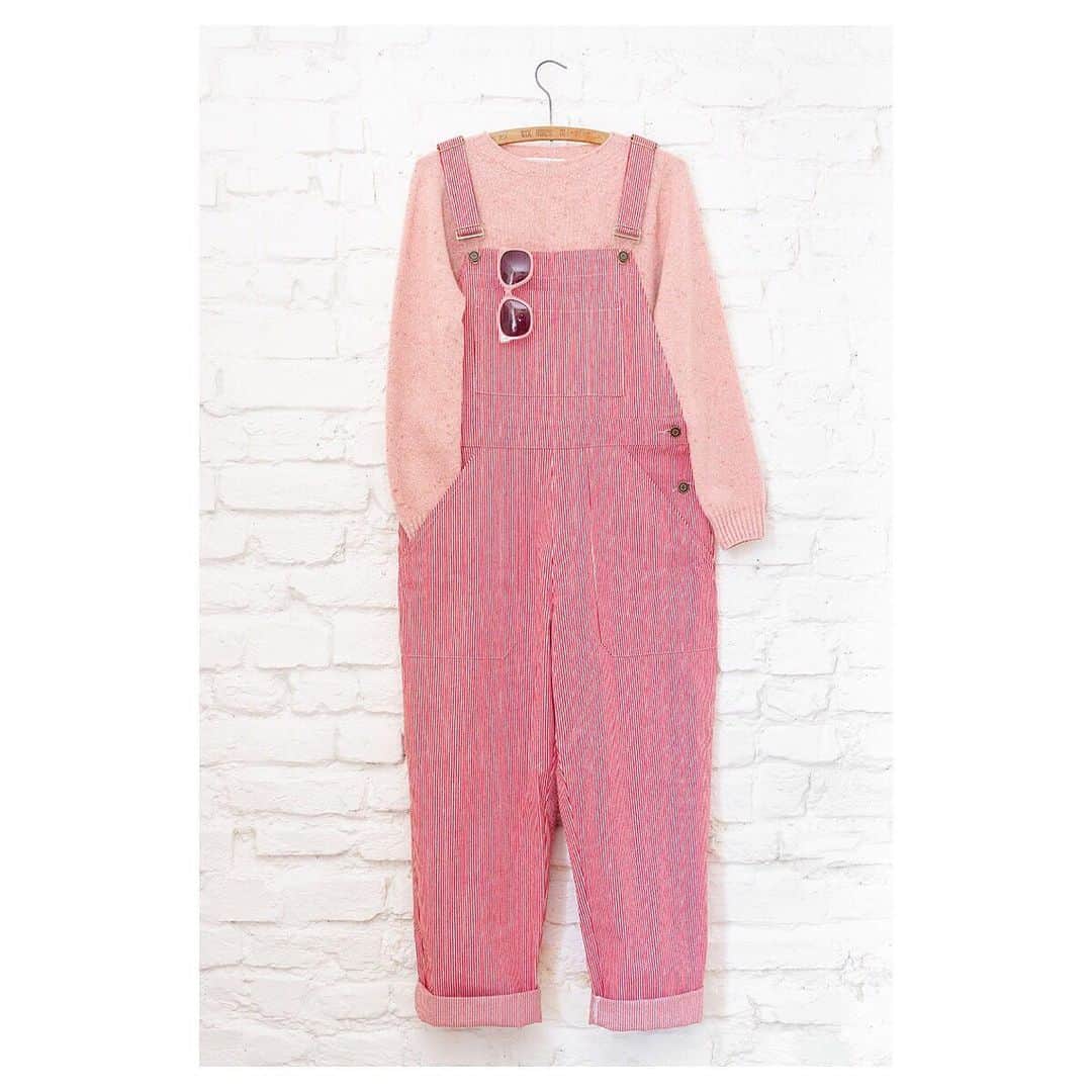 キャベジズ&ローゼズのインスタグラム：「Sunday’s Finest 💖 Our classic dungarees are now available online in beautiful red and white candy stripes 🍭She has the classic fit you love, plus a multitude of pockets for all your treats, and adjustable straps and double buttons at the side to adjust her fit. We like to wear her with the Freya Sweater which adds a cheery pop of pink! 👉Swipe through to see more👈 @christina_strutt @cabbagesandroses_shop #dungarees #overalls #reddungarees #summeroutfit #britishfabric #sustainableclothing #slowfashionstyle #sustainablefashion #cabbagesandroses #cabbagesandrosesfashion 👆Link In Bio👆」