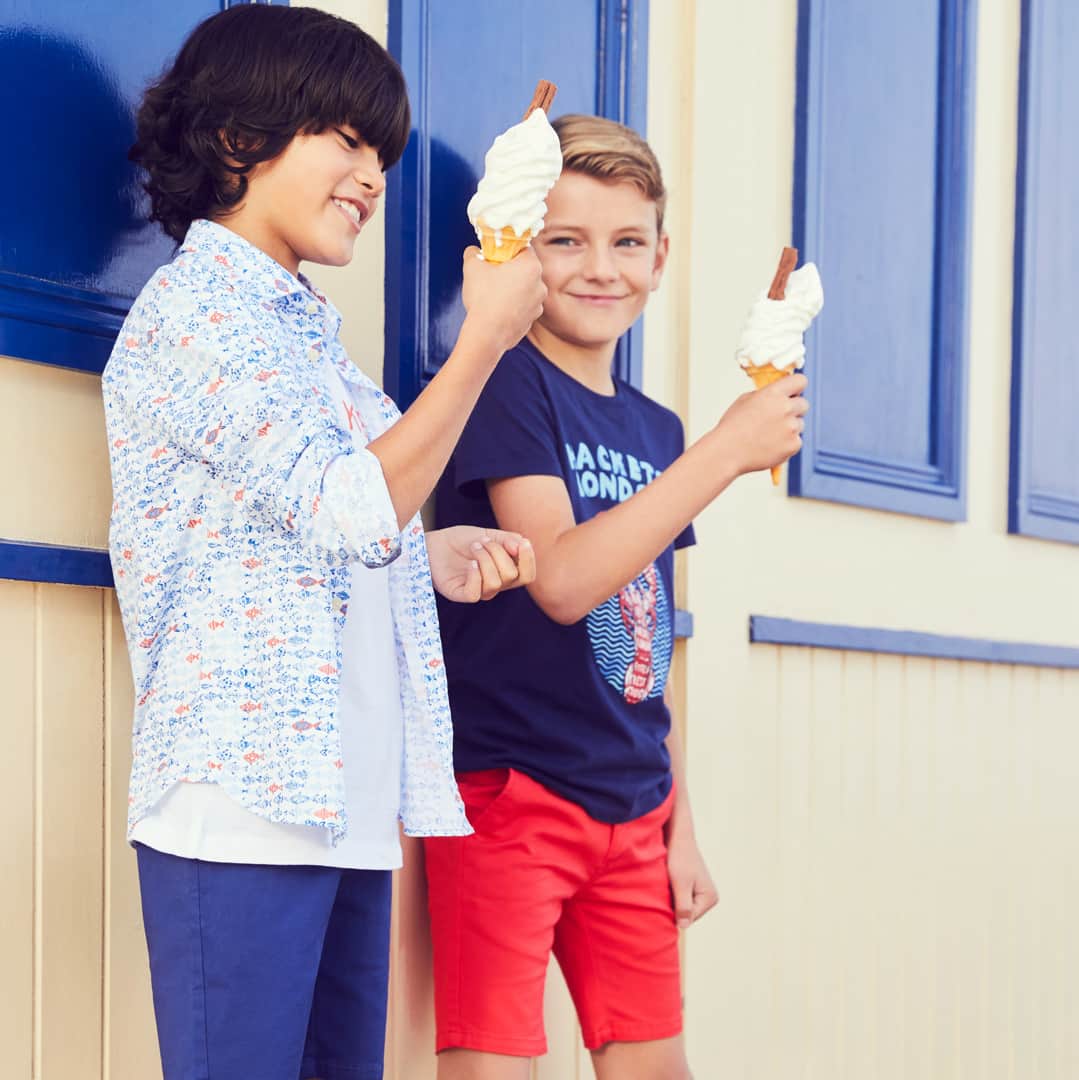 ハケットのインスタグラム：「Little chaps are all kitted out for summer in the Hackett Boys season essentials. Think navy-inspired palettes, adorable prints and smart pieces to look just like dad. Ice cream not included. #Hackett #HackettBoys」
