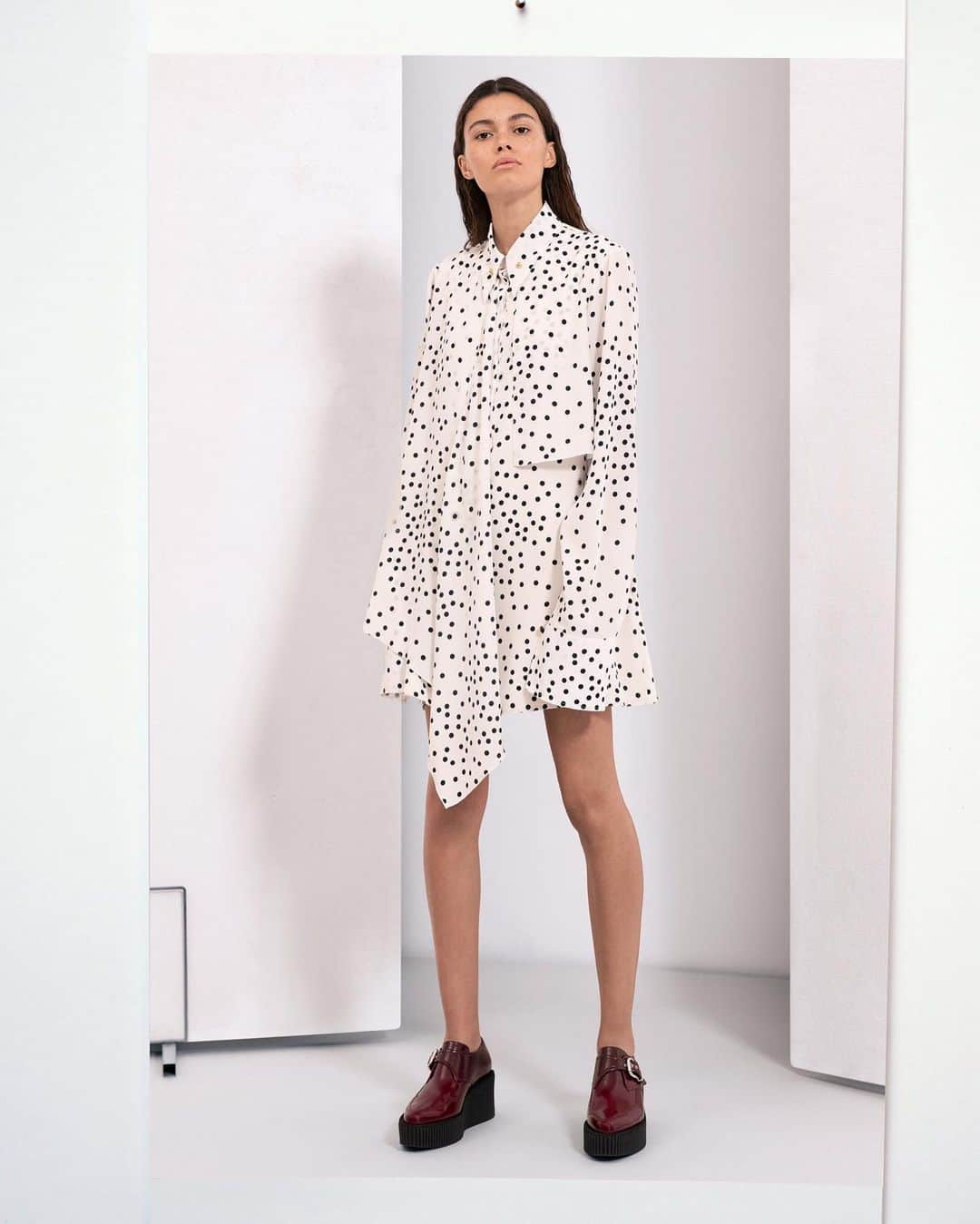 ステラ・マッカートニーさんのインスタグラム写真 - (ステラ・マッカートニーInstagram)「A first look at the Autumn '19 collection 💫The polka-dot is made effortless with exaggerated sleeves and draped details. Available for pre-order now!⁣ ⁣ #StellaMcCartney #StellaAutumn19」6月3日 2時10分 - stellamccartney