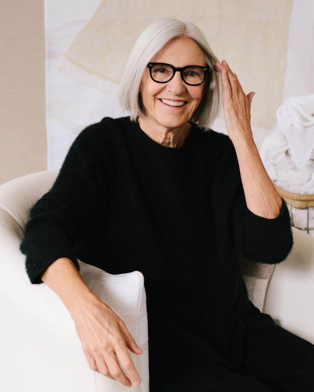 Vogue Runwayさんのインスタグラム写真 - (Vogue RunwayInstagram)「Elusive and shy, known by her signature gray bob and dark-rimmed glasses, @EileenFisherNY bucks the grating "Girlboss" management style that has boomed in the last few years–despite having an eponymous, largely women-run brand that has made her successful. In an era in which women are still trying to figure out how to work and live and look, Eileen's concept has become a kind of refuge, a mantra. And the fashion world is finally catching on, Fisher will be honored with the @CFDA Positive Change Award on June 3 for her commitment to sustainability, which began at least a decade ahead of the pack. From the take-back system she uses, loving therapy, not loving podcasts, and why she is a supporter of a Green New Deal, tap the link in our bio for more details. Photographed by @nkrecicki」6月3日 2時24分 - voguerunway