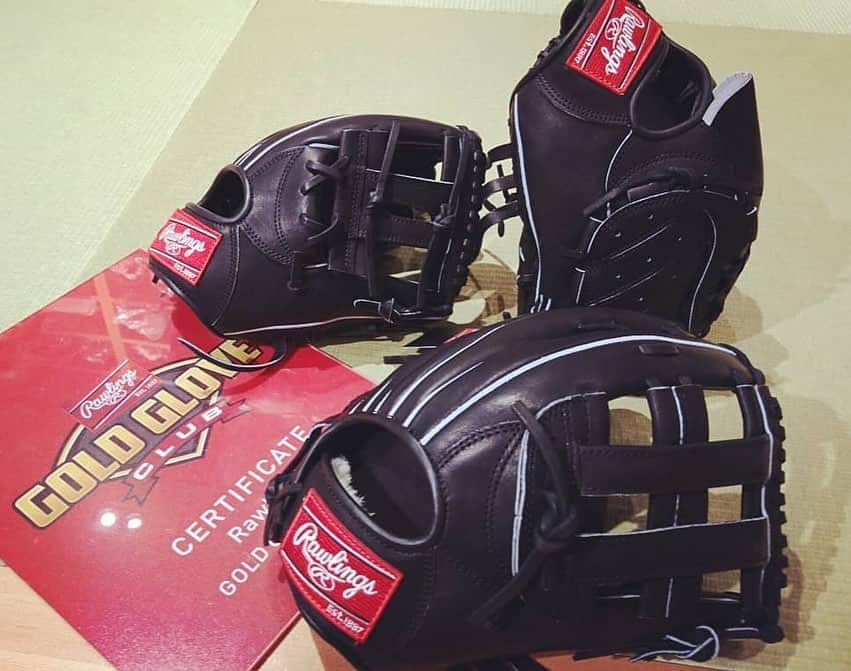 Rawlings Japanさんのインスタグラム写真 - (Rawlings JapanInstagram)「ローリングス グラブ開発担当と店頭スタッフさんとのグラブ談議。 ここでのやり取りがユーザーへグラブのこだわりを伝える時間となります。 #ローリングス #グラブ #RGGC @rawlings_japan_llc」6月3日 11時57分 - rawlings_japan_llc