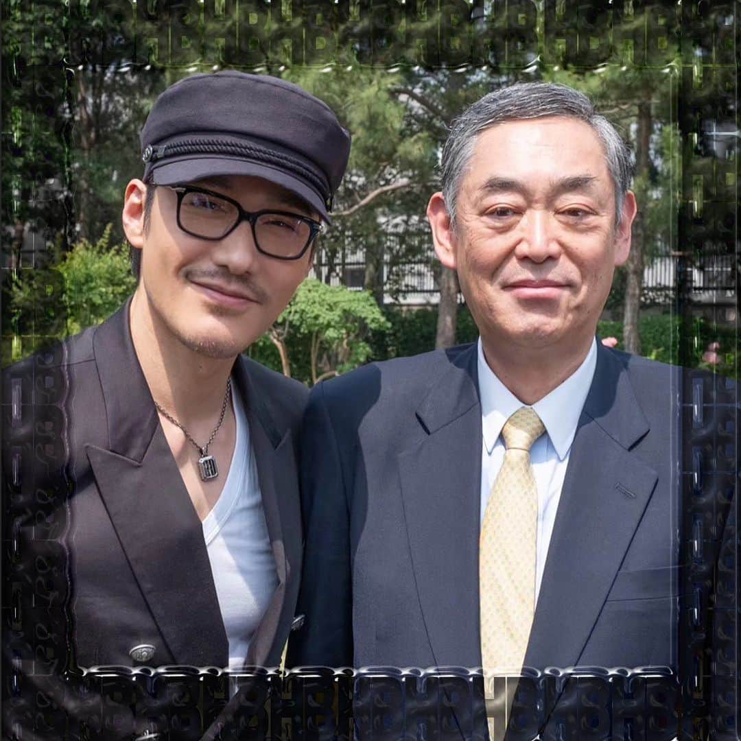 フー・ビンのインスタグラム：「Honoured to be invited again for the annual “Spring Exchange” hosted by the Japan Embassy in Beijing and meeting with the Japanese Ambassador Yokio Yutaka. Such a great atmosphere where people from the two countries get to culturally connected!  #hubing #lifestyle #china #japan #spring #culture #friendship #luxurylifestyle #후빙#胡兵 #フービン #胡兵时尚观点 #胡兵全球Go  #fashiontrip #fashion #fashionicon #fashionindustry #gentlemen #chinesegentlemen #actor #chineseactor #chinesemodel #asianactor #style #styleman #menswear #mensstyle」