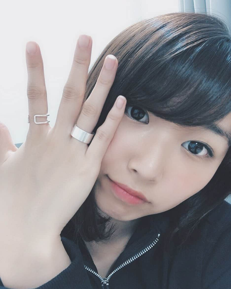 出口真衣のインスタグラム：「・ 新しいリング買ったよっていう写真💍 ・ ・ ・ ・ #selfie#ゆるふわ#メイク#ナチュラルメイク#茶髪ボブ#ボブ#巻き髪#夏メイク#ポイントメイク#大人シンプル#大人カジュアル#女子力#今日のコーデ#おしゃれさんと繋がりたい #サロンモデル#可愛い#cute#model#モデル#ファッション#写真撮ってる人と繋がりたい#お洒落さんと繋がりたい#グルメ好きな人と繋がりたい#スイーツ好きな人と繋がりたい#モデル#気になった人フォロー#instagood#like4likes」