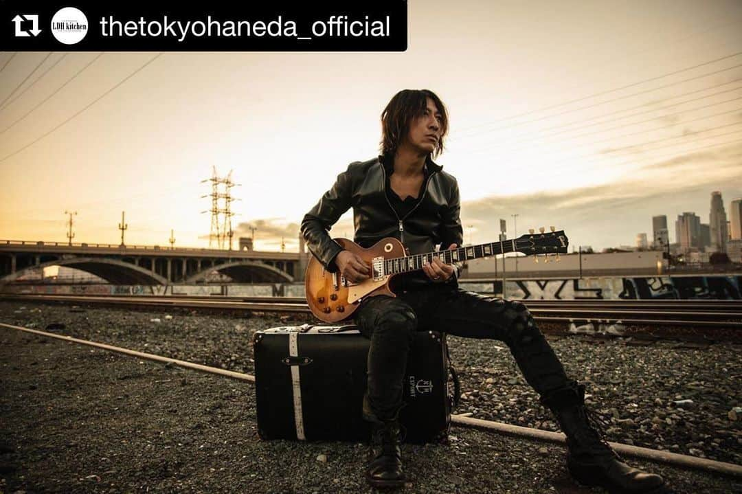 LDH kitchenさんのインスタグラム写真 - (LDH kitchenInstagram)「. @thetokyohaneda_official ・・・ 2019年7月7日 GLAY TAKURO Live in HANEDA“Journey without a map 2019” 夏の公演開催が決定いたしました！ . . 昨年 12 月羽田空港第 1 旅客ターミナルに株式会社 LDH kitchen がオープンした LIVE レストラン「LDH kitchen THE TOKYO HANEDA」にて、“Journey without a map 2019”の夏の公演開催が決定致しました! . GLAY のリーダーでありギタリスト、メインコンポーザーを務める TAKURO 氏が、「GLAY であるため、そし て一人のギタリストであるため、型にとらわれずギタリストとしての表現力アップを求めて」との思いで 2016 年 にスタートさせたソロプロジェクト「Journey without a map」。 これまで 2 枚のアルバムリリースと 3 回のライブツアーを行い、今年 3 月からは Zepp Fukuoka を皮切りに全国 8 ヶ所 9 公演を開催し大成功を収めました。 TAKURO 氏にしか表現できない珠玉の楽曲たちによる“地図なき音の旅”を、羽田という“旅の発着地点”で上 質な音とお酒をご堪能ください。 . . 【公演日程】 2019年7月7日(日) 1st stage OPEN14:20/START15:30 2nd stage OPEN17:20/START18:30 . 【出演】 TAKURO(Gt) . TOSHI(Dr) Tatsuya(Pf)  石井ゆかこ(Ba)  米澤美玖(Sax) 江畑コーヘー(Gt) YOKAN(Tp) . 【チケット料金】 指定席 ¥7,000 円(税込) 当日券 ¥7,500(税込) ※お一人様、1 オーダー別途必要 ※未就学児入場不可 . 【ローソンチケット先行予約受付】 6/15 より受付開始 ※受付サイト URL は、用意が整い次第、告知されます。 【一般発売】 ローソンチケット 6/29(土)AM10:00〜 . . . #GLAY #TAKURO #LDHkitchen #LDHkitchenTHETOKYOHANEDA #LiveandRestaurant #羽田空港 #THEHANEDAHOUSE #ハネダハウス #GLAYTAKUROLive inHANEDAJourneywithoutamap2019 #7/7 #7月7日 #七夕」6月3日 12時10分 - ldhkitchen_official