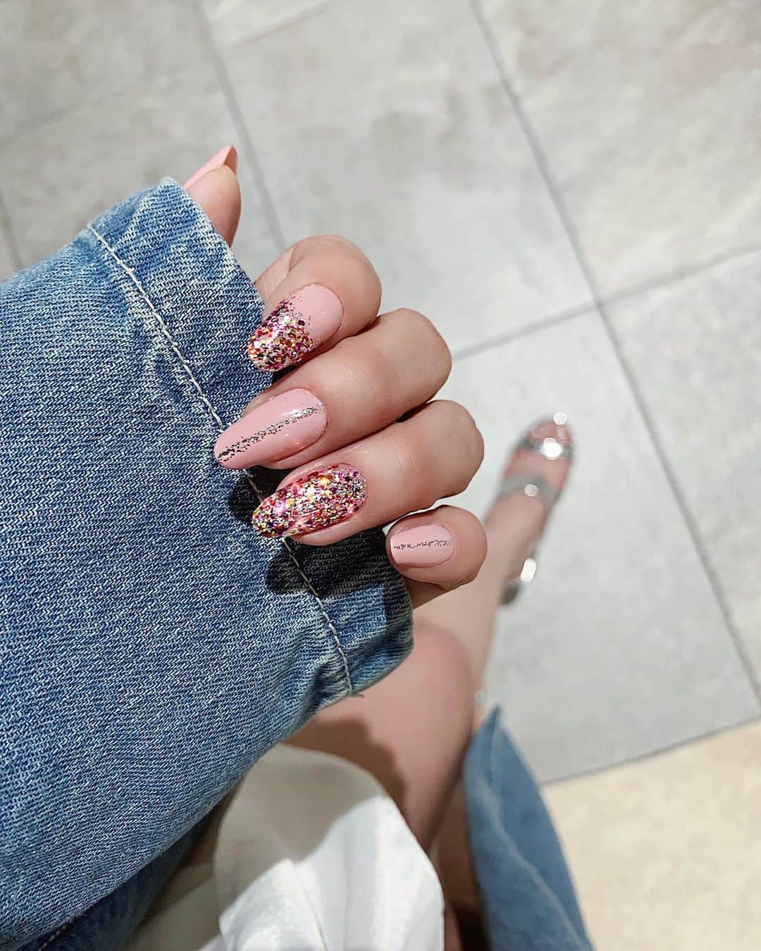 山崎みどりさんのインスタグラム写真 山崎みどりinstagram New Self Nail ピンクとシルバー オーロラ レッド ブラックのグリッターをmix 派手めw Newnail Nail Selfnail