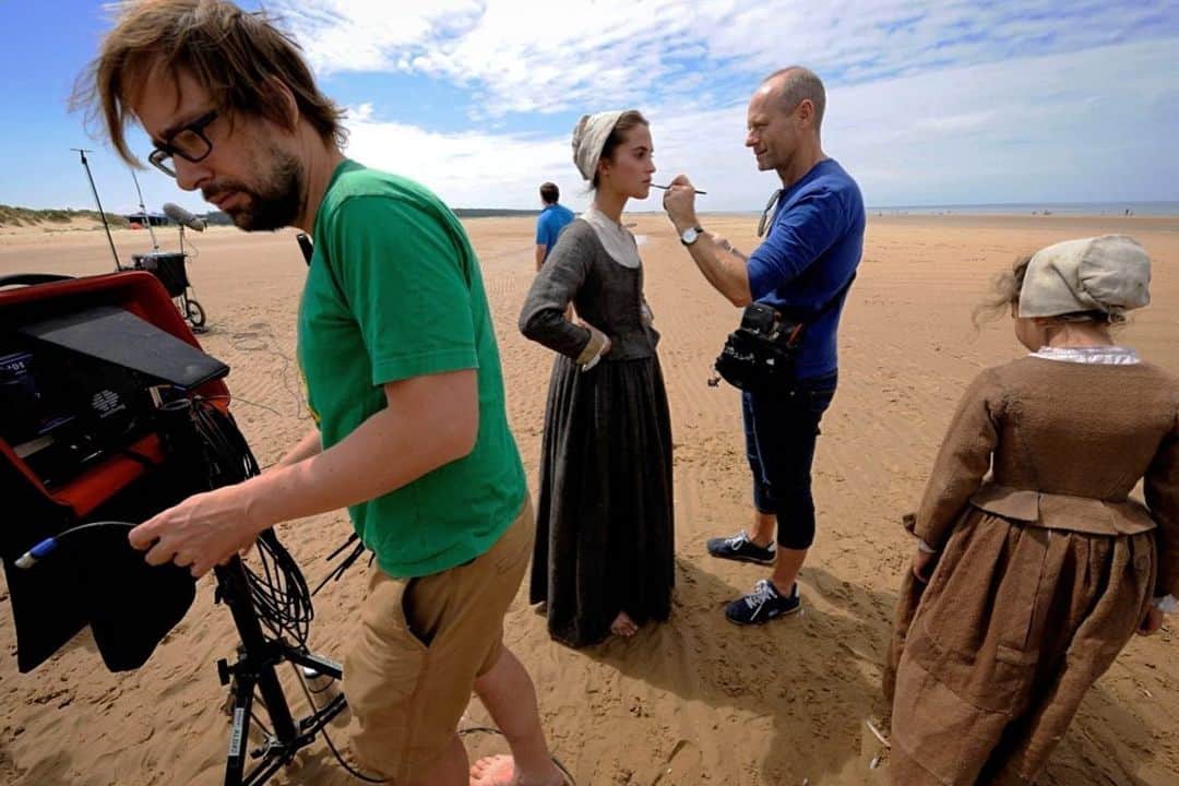 のインスタグラム：「On set of Tulip Fever back in 2014.」