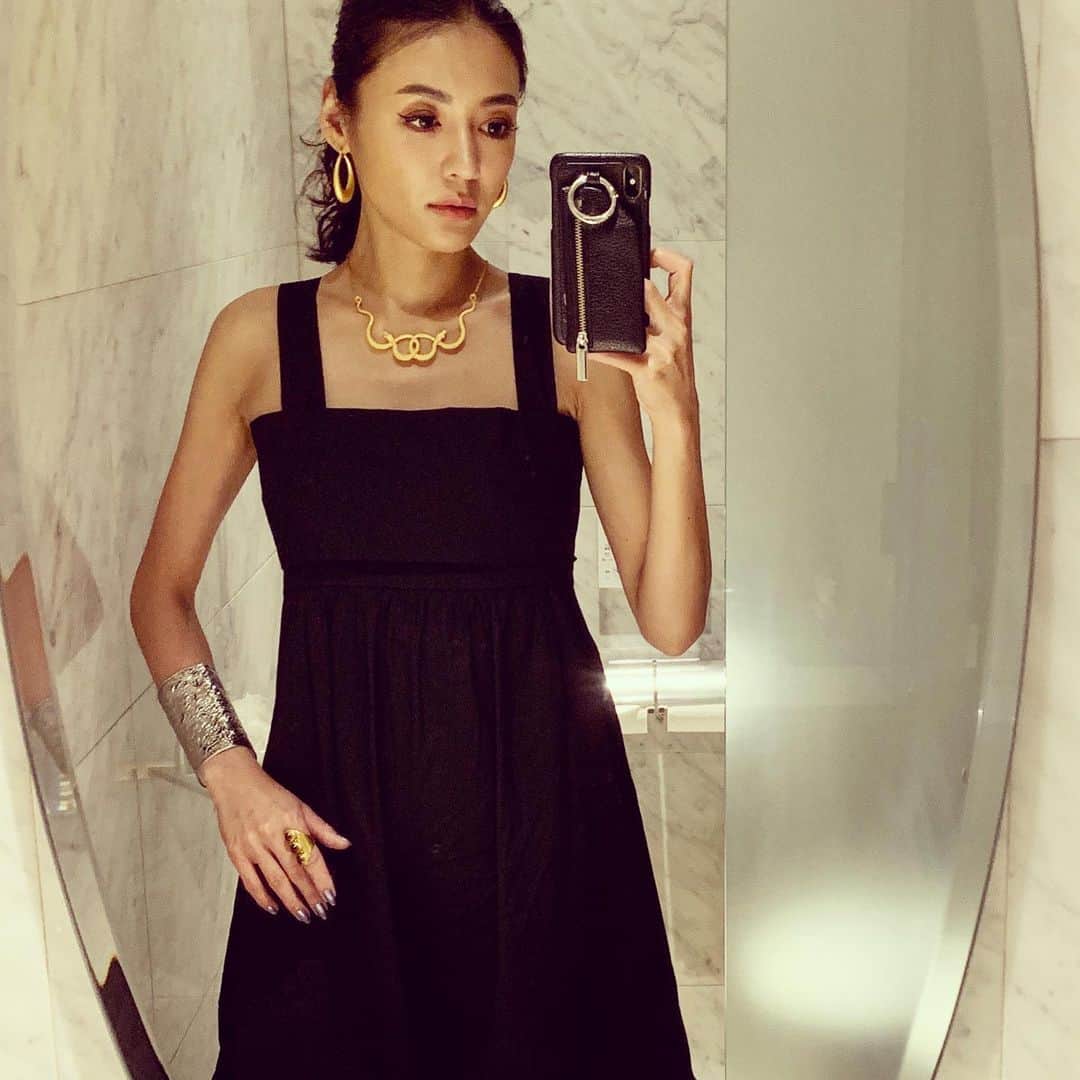 内藤陽子のインスタグラム：「新作続々上がってきました✨ 今期は中東をイメージしたコレクション🐍 6月発売予定です✨ @stair_tokyo のInstagramを少しお休みしていましたが、新作と共にまた再始動していくので、是非見てくださいね！ #stairtokyo」