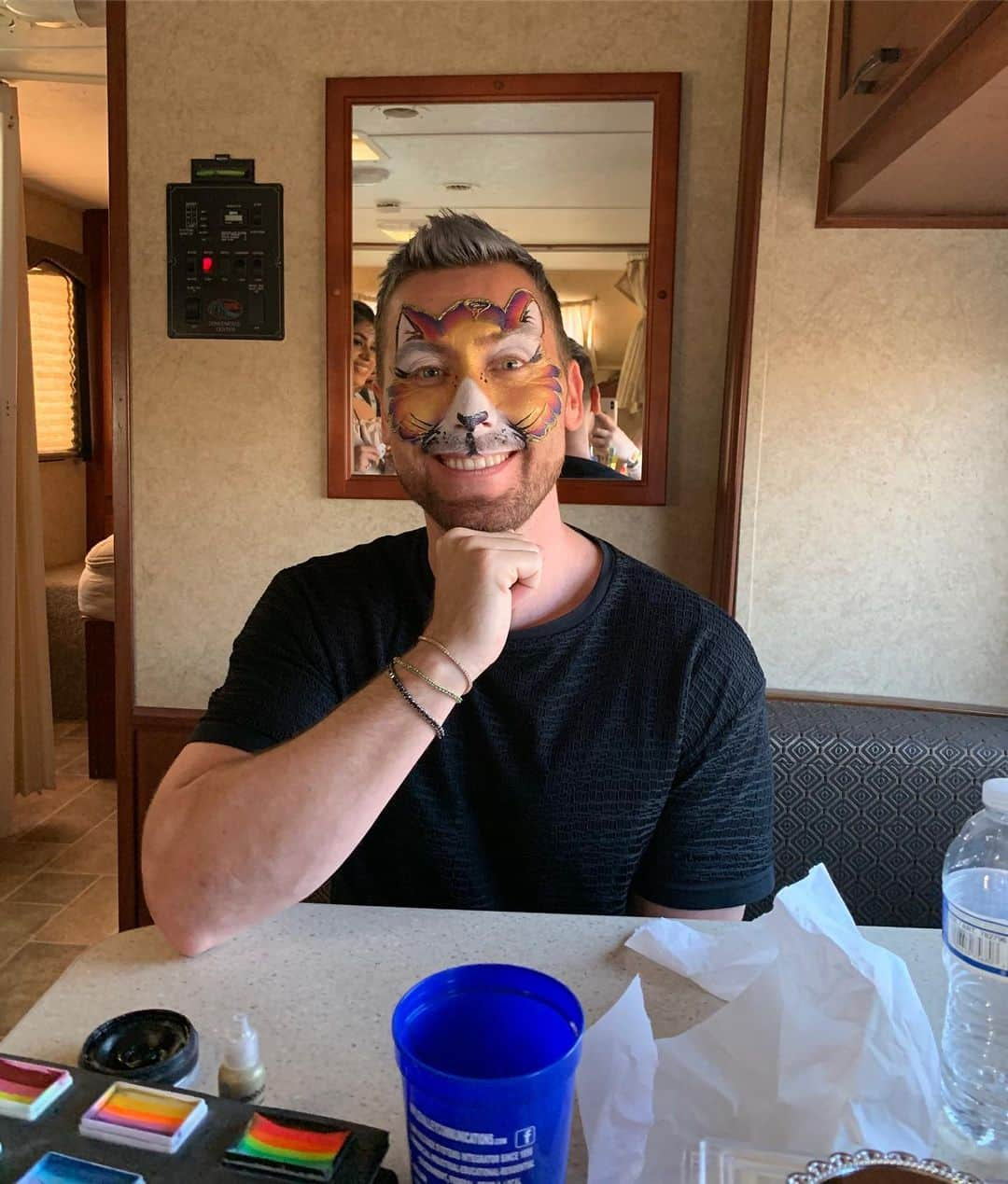 ランス・バスさんのインスタグラム写真 - (ランス・バスInstagram)「I only want to play fairs from here on out.... #Pop2000Tour #CarnivalKing」6月3日 12時33分 - lancebass