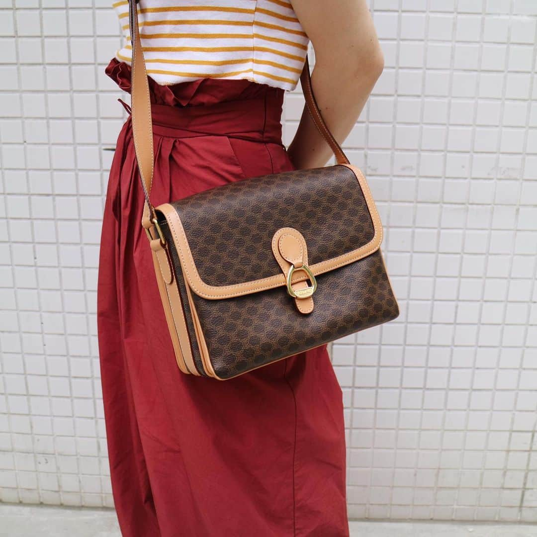 Vintage Brand Boutique AMOREさんのインスタグラム写真 - (Vintage Brand Boutique AMOREInstagram)「SOLD OUT— Celine Vintage macadam shoulder bag. #celinemacadam #セリーヌマカダム Free Shipping Worldwide✈️ DM for more information ≫ ≫ ≫✉️ info@amorevintagetokyo.com  お問い合わせ /  for more info → ✉️info@amorevintagetokyo.com  #ヴィンテージ #セリーヌ #マカダム #ヴィンテージセリーヌ #ヴィンテージブランドブティック #アモーレ #アモーレトーキョー #表参道 #東京#celine#vintageceline #vintage #celinevintage #macadam #tokyo #japan #aoyama #omotesando #amore #amoretokyo #vintageshop #boutique #vintageboutique」6月3日 12時50分 - amore_tokyo