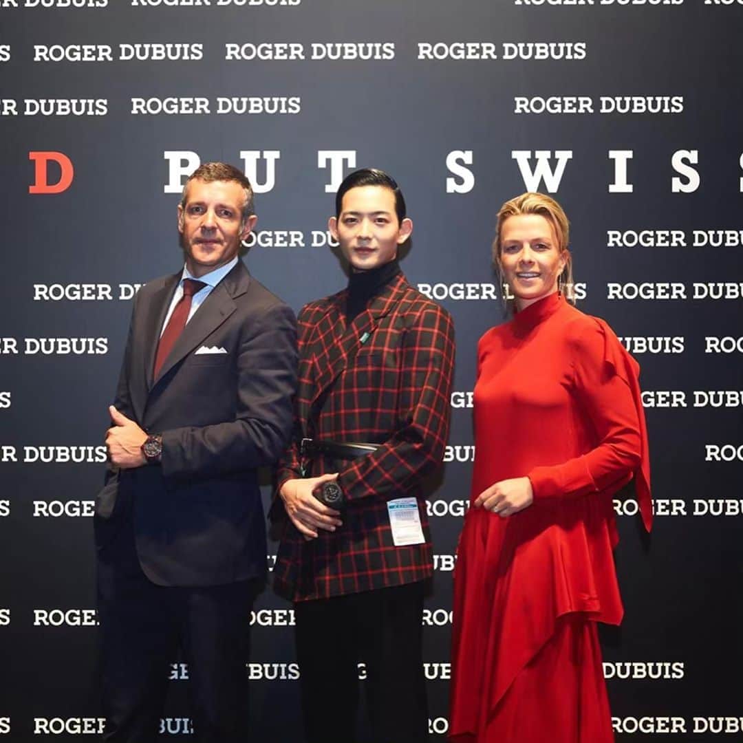 竜星涼のインスタグラム：「@roger_dubuis  最新作発表のワールドプレミアムへ✨✨ 大胆かつ破壊的なMad but Swissの世界。 ビックリするような着け心地の軽さ、 全てが美しく素晴らしかったです⌚️❤️ #rogerdubuis #excalibur #daretoberare #carbon3 #ex0752 #osaka」
