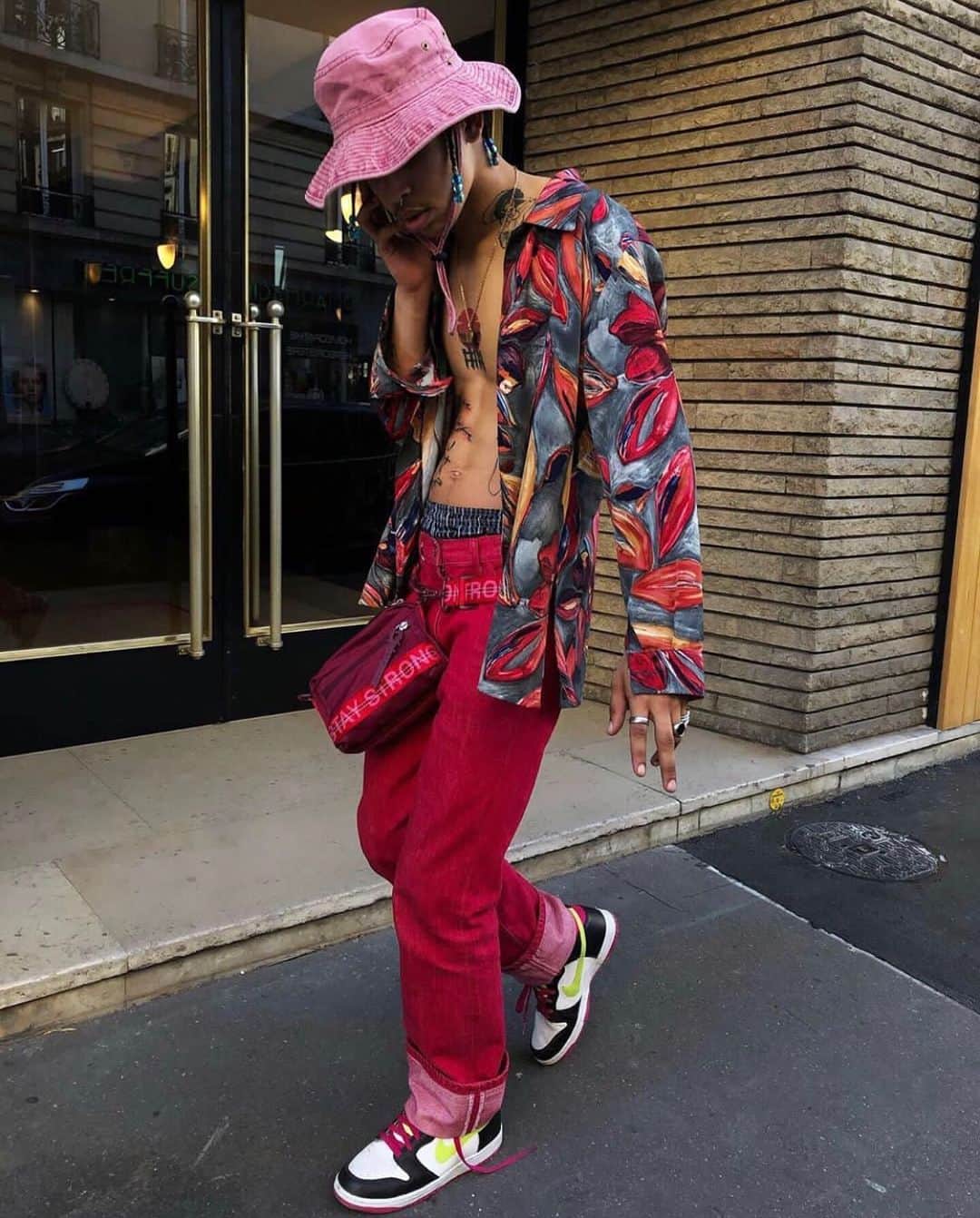 ジョージジーナ&ルーシーのインスタグラム：「@gothboikenny with our YMA - Fuxia Strong 🌸 • • • • • • • • #gglsquad #georgeginalucy #streetwear #streetstyle #streetfashion #hypebae #hypebeast #hsstyle #highsnobiety #style #malemodel #menswear #mensfashion #braids #braider #bag #accessories #35mm #justgoshoot #paris #frace #ootdmen #ootd #outfit #septum #piercing」