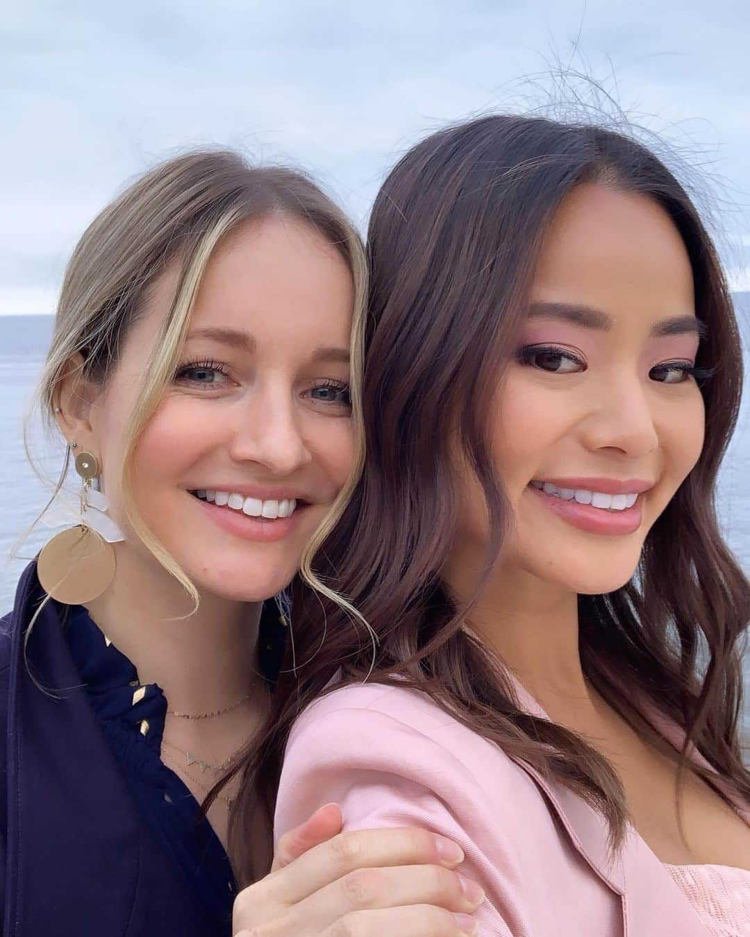 ジェイミー・チャンさんのインスタグラム写真 - (ジェイミー・チャンInstagram)「Happy to be reunited with friends in Malibu. @erinbear @tiffdcartom @shiseido Thank you for bringing us together, it was such a fun way to kick off summer. Learn how I stay protected against the sun during long summer days in my stories! #instantkarma giveaway coming soon! P.C. @jenjphoto MU by @alybarrmakeup Hair @hairclipsandguitarpicks #shiseidopartner  #shiseidosuncare #shiseido #jbeauty」6月3日 4時31分 - jamiejchung