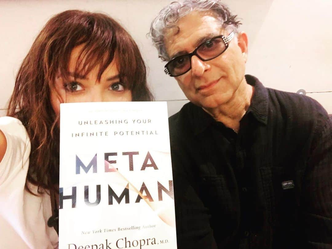 カテリーナ・グレアムさんのインスタグラム写真 - (カテリーナ・グレアムInstagram)「So excited to read Meta Human by the incredibly brilliant and limitless @deepakchopra Pre order on amazon now!!! Link in bio. Excited to share what we are working on soon! #DeepakChopra #MetaHuman」6月3日 4時38分 - katgraham