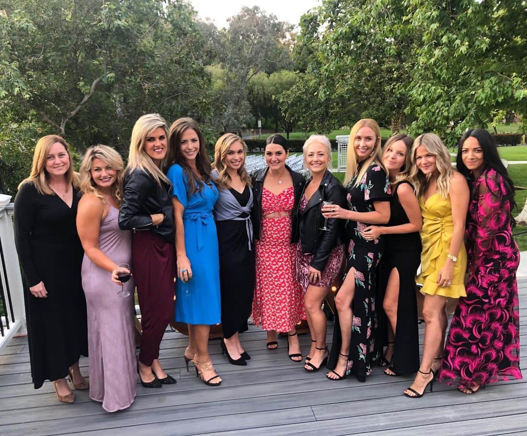 サマンサ・ドロークのインスタグラム：「Grateful for ALL of these girls and their friendships! We love celebrating you @laynaaustin @michaelcp23 💕 Congrats!!! #weddingseason #grateful」