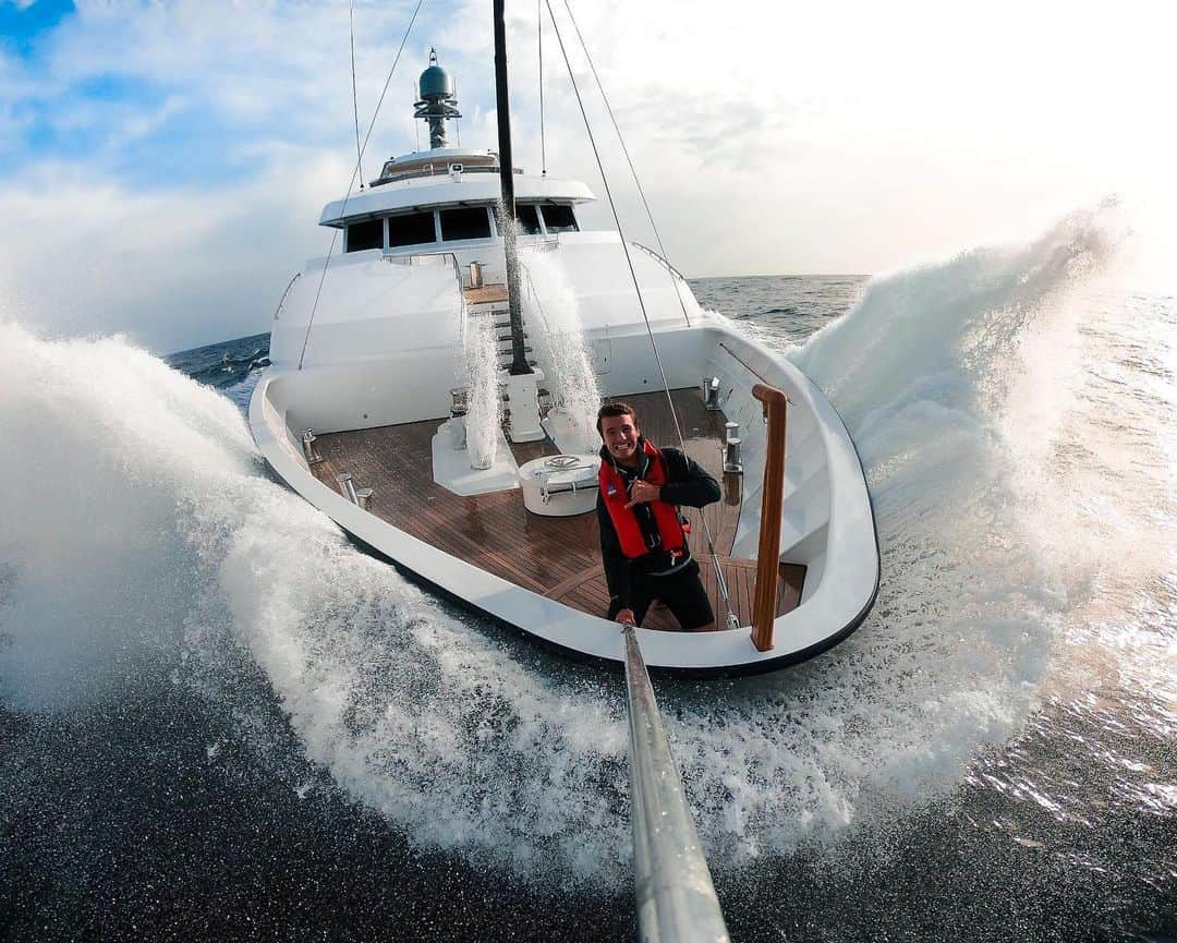 goproさんのインスタグラム写真 - (goproInstagram)「Photo of the Day: Who is steering? 📷 @garethsuckling. • • • #GoProTravel #TripOn #GoPro #AtlanticOcean #AdventureTravel #Boats #SelfieGameStrong」6月3日 5時15分 - gopro