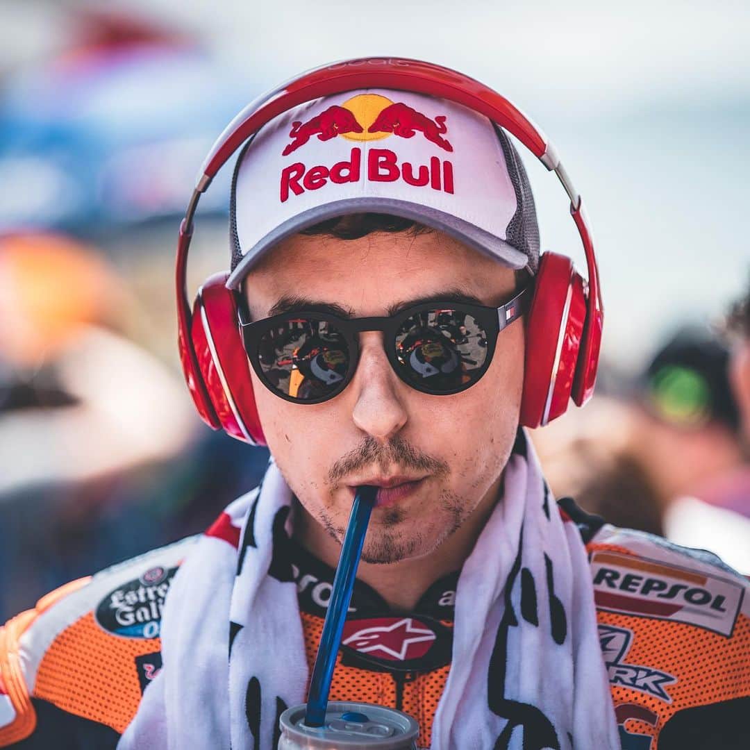 レプソル・ホンダのインスタグラム：「#JL99😈 🅿️1️⃣3️⃣ 🇮🇹 ⠀⠀⠀⠀⠀⠀⠀⠀⠀ “Today was more or less what we expected. I didn’t have the pace and wasn’t as comfortable on the bike to be more competitive. We made a change in the Warm Up and it improved some areas. Not better or worse than we expected but neither myself nor Honda give up on making progress and finding a solution together. Now I will go to Japan to work with Honda on some improvements to come back stronger.” ⠀⠀⠀⠀⠀⠀⠀⠀⠀ #ItalianGP #25RepsolHonda #Repsol #MotoGP #Honda #Racing #RepsolHonda #HRC #RC213V #JL99 #JorgeLorenzo #JL99😈 #ThePowerOfDreams #Motorcycle #Italy #Mugello #race」