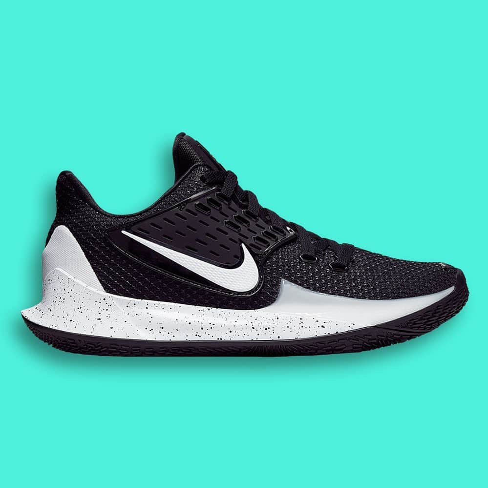 Sneaker Newsさんのインスタグラム写真 - (Sneaker NewsInstagram)「Summer hoopin’ season is here. The Nike Kyrie Low 2 is available now! For details on where to buy, tap the link in our bio.」6月3日 5時12分 - sneakernews