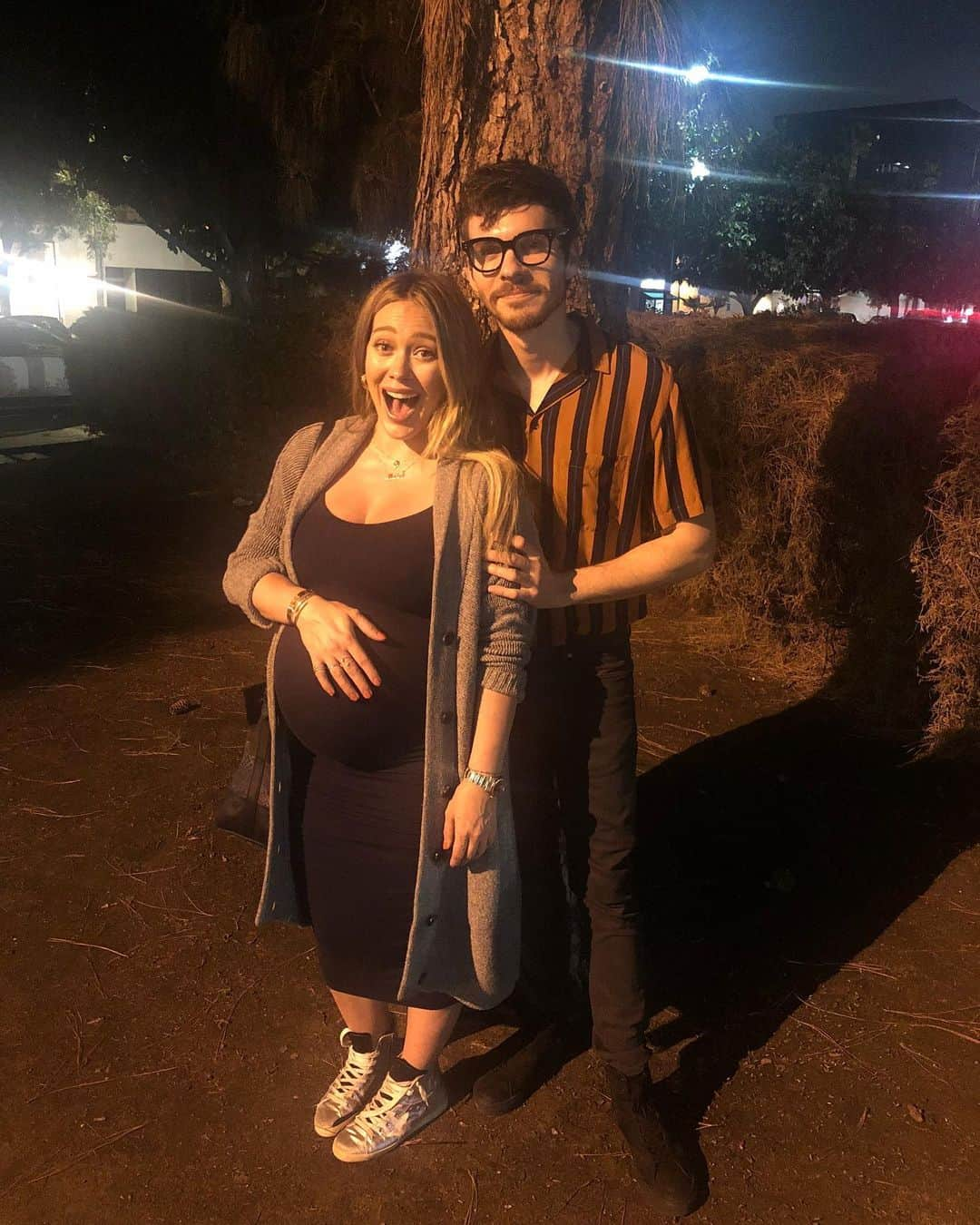 ヒラリー・ダフさんのインスタグラム写真 - (ヒラリー・ダフInstagram)「Babe remember when we had a baby and didn’t sleep for 3 1/2 months. I could only survive that with you! You make everyday the funniest, comfiest adventure! My best friend...I love you beyond. Happy birthday! 35! Feel alive! 😘」6月3日 5時31分 - hilaryduff