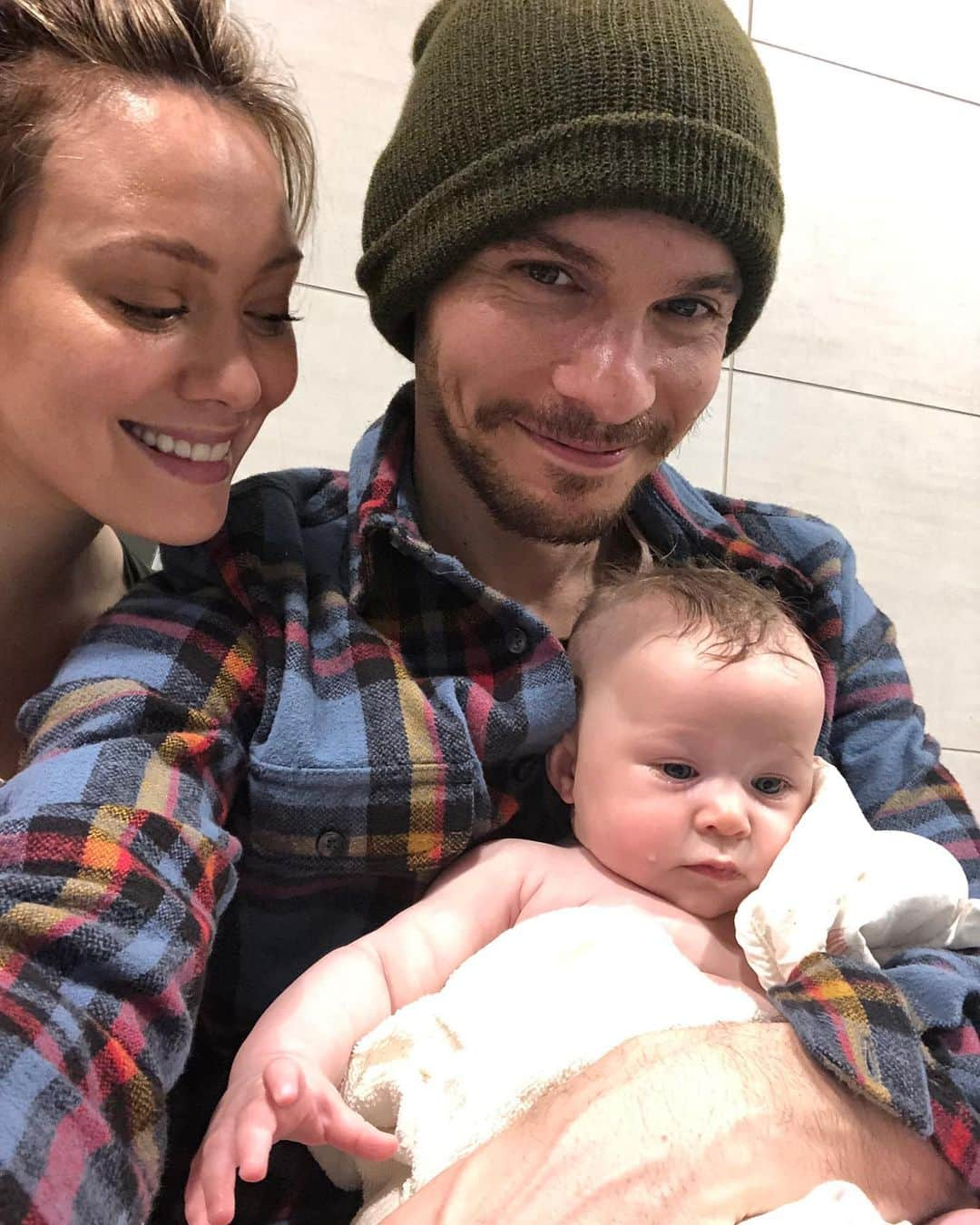 ヒラリー・ダフさんのインスタグラム写真 - (ヒラリー・ダフInstagram)「Babe remember when we had a baby and didn’t sleep for 3 1/2 months. I could only survive that with you! You make everyday the funniest, comfiest adventure! My best friend...I love you beyond. Happy birthday! 35! Feel alive! 😘」6月3日 5時31分 - hilaryduff