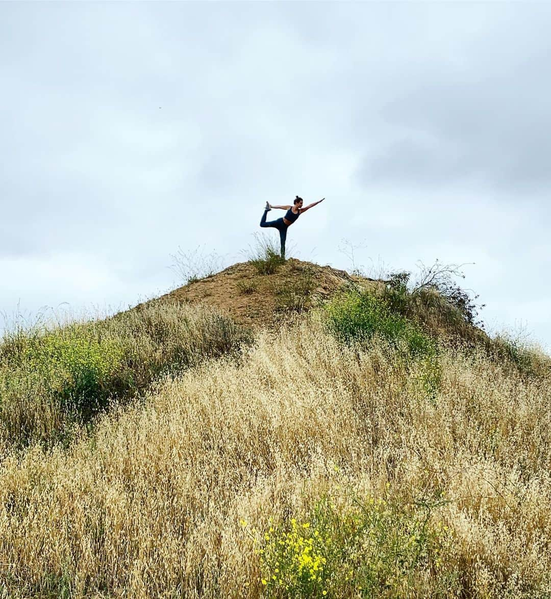 リア・ミシェルさんのインスタグラム写真 - (リア・ミシェルInstagram)「Weekend hike + some yoga🙌🏻」6月3日 5時46分 - leamichele