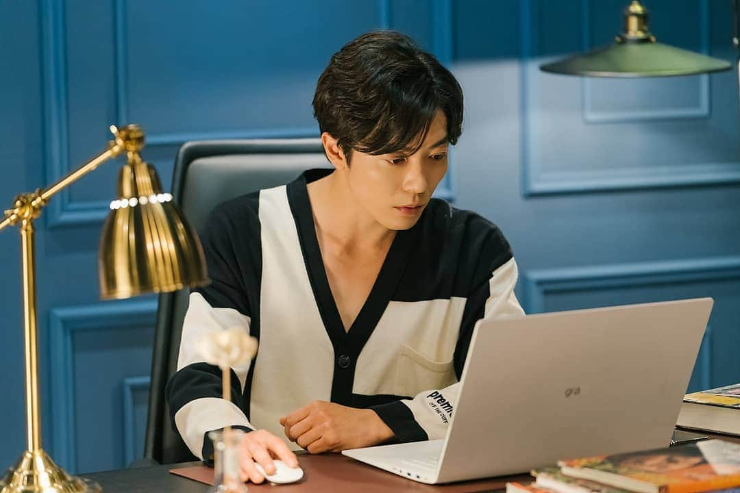 Just a girlさんのインスタグラム写真 - (Just a girlInstagram)「Kim Jae Wook @jaeuck.kim “Her Private Life” Drama Set Behind-the-Scene 💙 . . . . . . . . #김재욱 #KimJaeWook #그녀의사생활#GeunyeoeuiSasaenghwal #HerPrivateLife#kdrama #koreanactor #koreandrama#koreanboy#맞팔 #셀스타그램 #셀카 #얼스타그램 #데일리 #선팔 #인스타그램  #l4l #f4f  #like4like #ootd  #おしゃれ #オシャレ #いいね返し #フォロー #韓国人 #韓国 #セルカ #自撮り #ファッション #フォロー」6月3日 6時08分 - cecithegirl