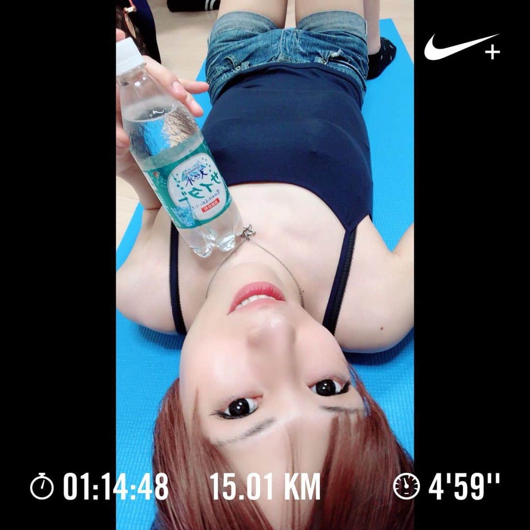 荒金さとみのインスタグラム：「Nike⁠ Run Club アプリで 15.01 kmを走りました #NRC #sexypace 半年サボったから筋肉痛やばいw ダイエットとか美容目的だったはずなのにいつのまにか本気になっている🏃‍♂️💨 さてと、うまいもの🍚🍦🍣🍗🍽でも食べようかな😋」