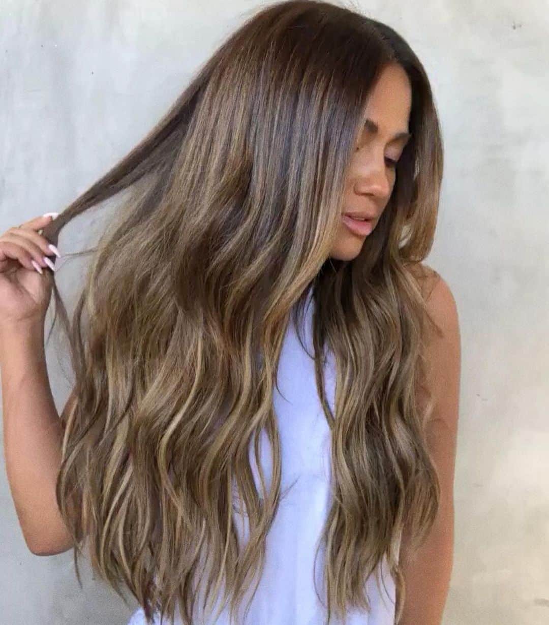 ジェシカ・バーチアーガのインスタグラム：「✨Last week when @kelcey901 gave me the best blowout!  Color by @taunidawson  Extensions from @greatlengthsusa by @taunidawson & @morganparks901」