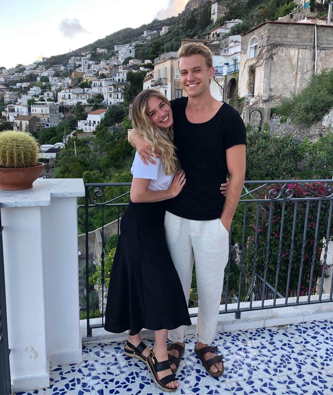 のインスタグラム：「Don’t let the view fool you... we can only afford wine under €3」