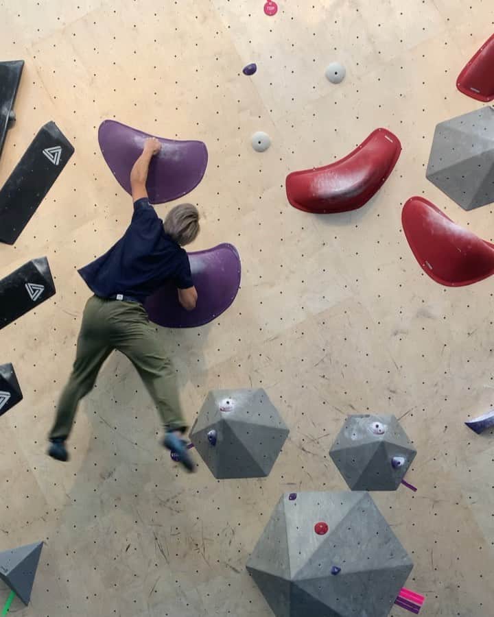 のインスタグラム：「So far I’ve spent three weeks here in Canada. Great food, great people, great climbing gyms @joerockheads @up_the_bloc I’m excited for this year!! @team_upthebloc @eyecandyworks @rollfilm_suck @scarpaspa #climbing #bouldering #poutine #maplesyrup #burger #toronto #クライミング #ボルダリング #とろんと」