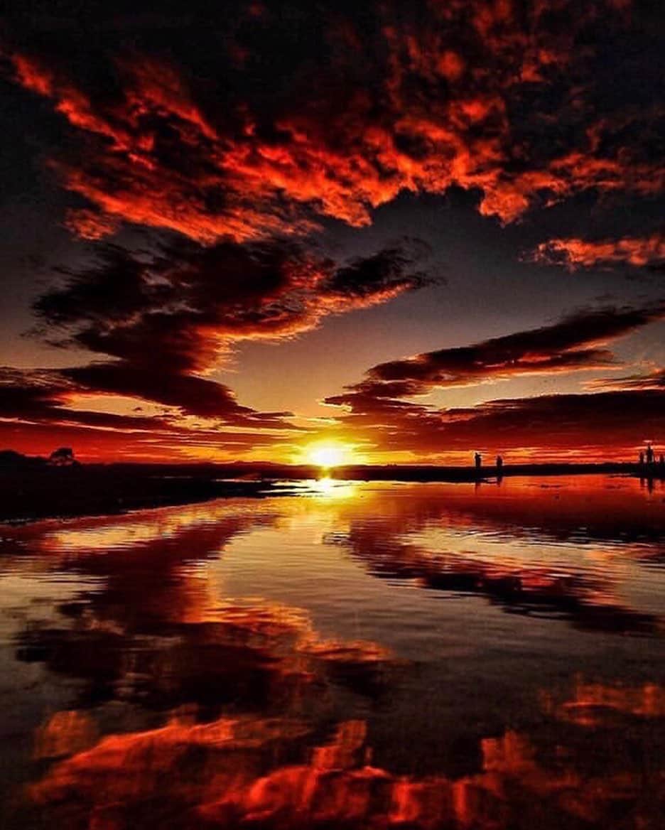 Canon Photographyさんのインスタグラム写真 - (Canon PhotographyInstagram)「What an amazing collection of sunsets! Hope everyone had a great weekend!  Photography | @benmuldersunsets  #canon_photos #sunsetlover #gameoftones #cloudformation #moodyskies #beautifulphotos」6月3日 6時42分 - cpcollectives