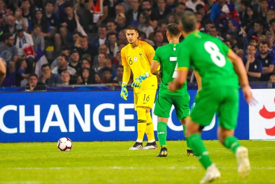 アルフォンス・アレオラさんのインスタグラム写真 - (アルフォンス・アレオラInstagram)「Victoire sérieuse ce soir ! 🇫🇷 @equipedefrance #Fiersdetrebleus」6月3日 6時51分 - alphonseareola