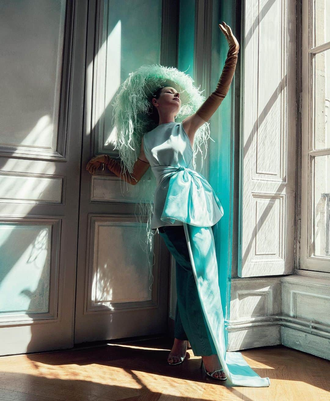 Vogue Australiaさんのインスタグラム写真 - (Vogue AustraliaInstagram)「Centre stage 🎵 Photographed by @sofiaandmauro, Vogue Australia, August 2018.」6月3日 7時01分 - vogueaustralia