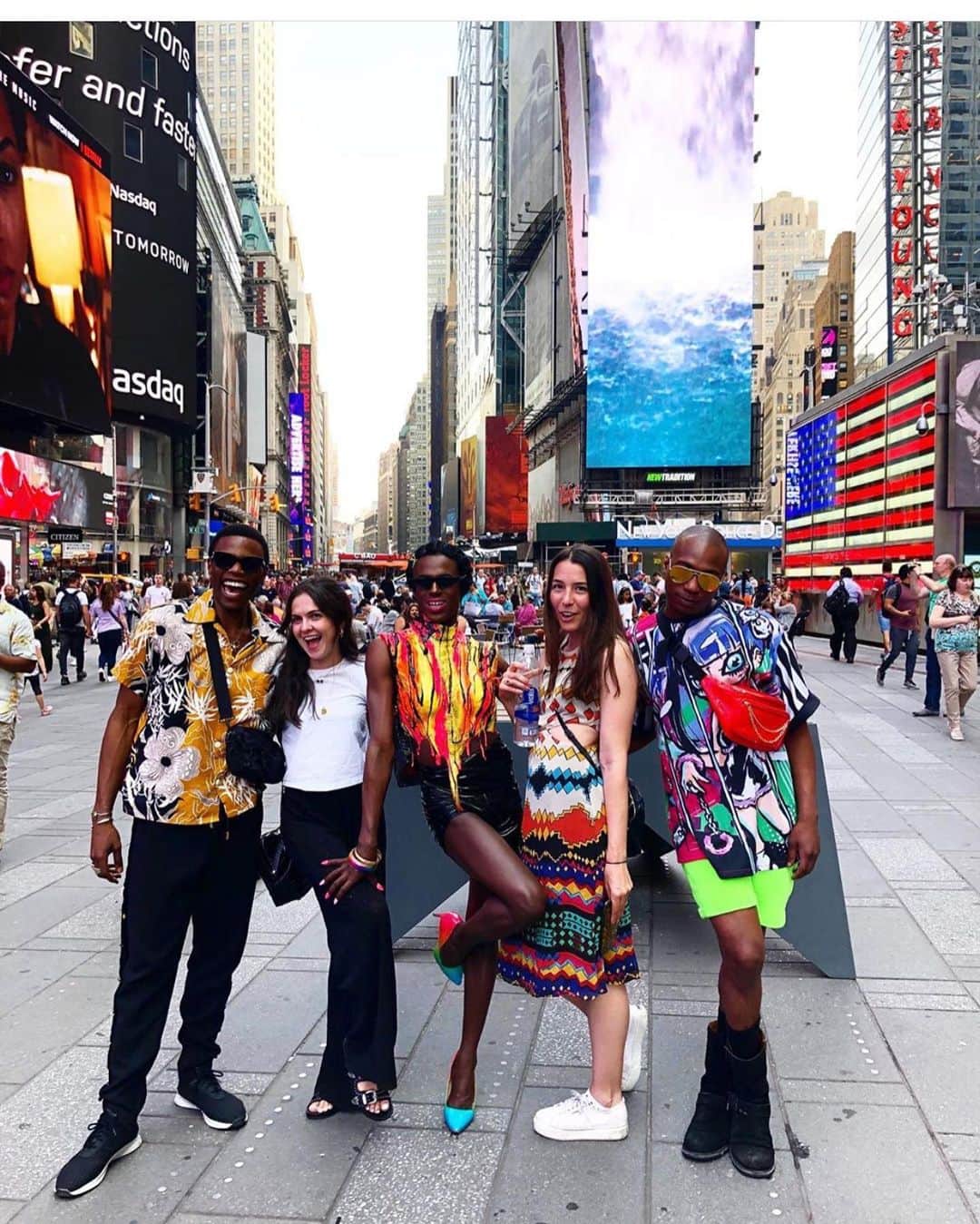 JONTE’さんのインスタグラム写真 - (JONTE’Instagram)「#BTS Take over #TimesSquare. Giving you #PeggyBundy feels during our ☝🏾 Tech rehearsal before opening the New Screen ( @iamcardib is currently on 😏😂) @onetimessquarenyc 💋. Thanks to everyone involved for a successful day. YOU ALL ARE AMAZING 😉 @marlontaylorwiles @jessconatser @daphnejouanneteau @flyingundertheradar @ramonibaynes @tarikcarroll @kooan @ssikdesigns @makeupbyslater @blackberryshauna @zojea • “BOOM BOOM BAP” - @robmerkle」6月3日 7時07分 - hellojonte