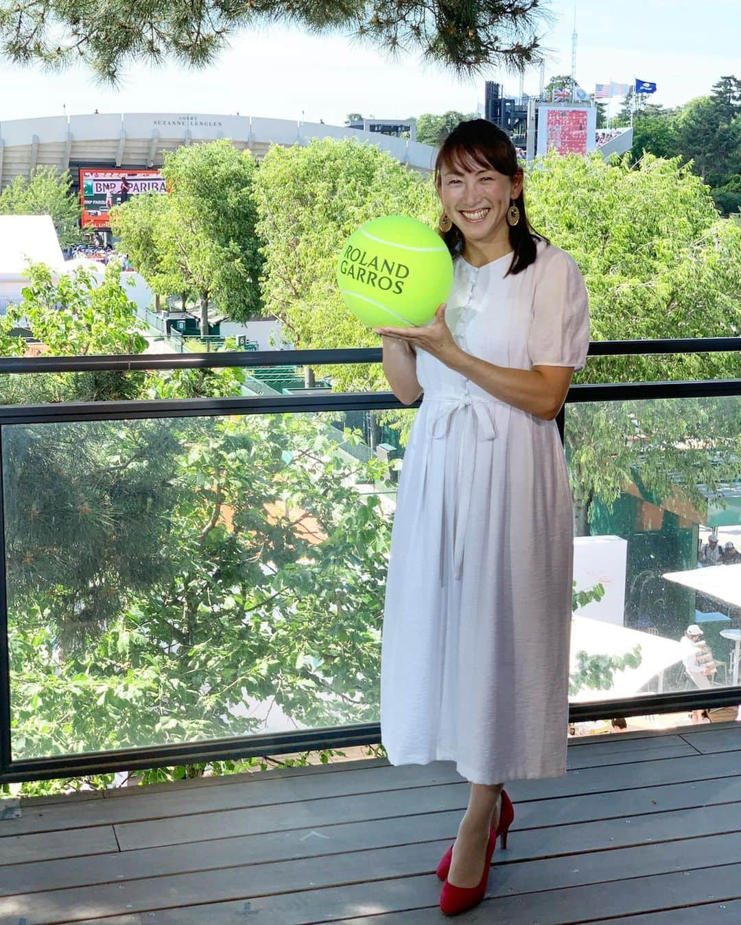 杉山愛さんのインスタグラム写真 - (杉山愛Instagram)「よっしゃーーーーーっ✨ 🎾セットカウント2-1🎾  ストレートで勝ちたかったとは思いますが、兎にも角にもリードできて良かった‼️ あともう1セット‼️ Go Kei ‼️ #黒と白 #monamie」6月3日 7時08分 - aisugiyamaofficial