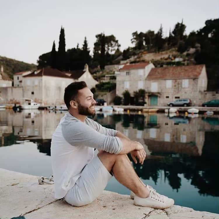 シービーズのインスタグラム：「Casually thinking about our next vacation... 📸: @tayei_travels #showupinseavees」