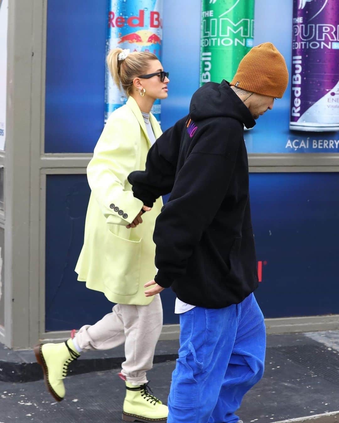 Just Jaredさんのインスタグラム写真 - (Just JaredInstagram)「@justinbieber and @haileybieber stop by a gas station for a quick pit stop. #JustinBieber #HaileyBieber Photos: BackGrid」6月3日 7時24分 - justjared