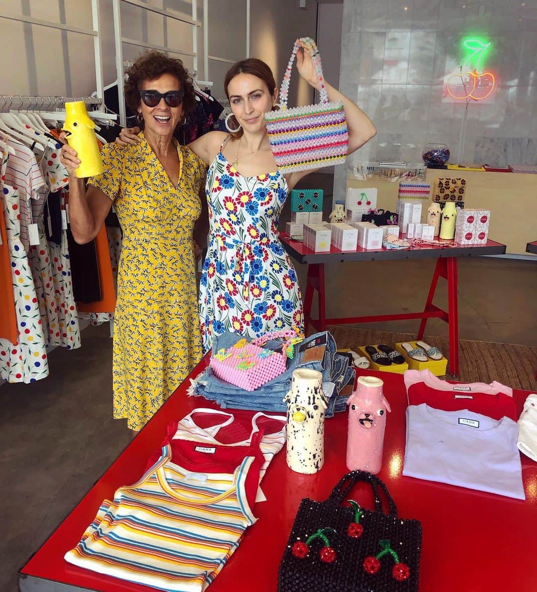 ハーレー・ヴィエラ・ニュートンさんのインスタグラム写真 - (ハーレー・ヴィエラ・ニュートンInstagram)「Been dreaming about this @HVN LA pop up since our NYC one last summer - and finally we’ve arrived for the month of June!!! Shop exclusive dresses, @alisonlou jelly hoops, @liana tees, @levis classic denim, and accessories from @susan_alexandra, @nicole_saldana, @cornettisandals, and more! 🍒 8476 Melrose Place, open daily from 10am - 6pm」6月3日 7時34分 - harleyvnewton
