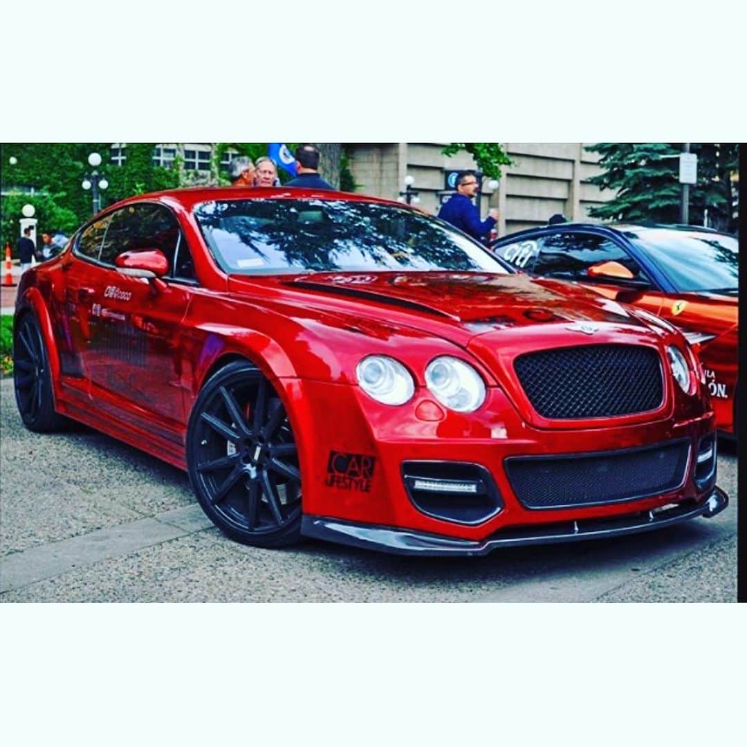 アイス-Tさんのインスタグラム写真 - (アイス-TInstagram)「Sunday Car Pic: People always ask do I still have this or that car... Most likely I do.. I’m not Jay Leno but I have a tight collection... Full shot of the ‘Murder Red Bentley GT’ Wide Body...」6月3日 7時37分 - icet