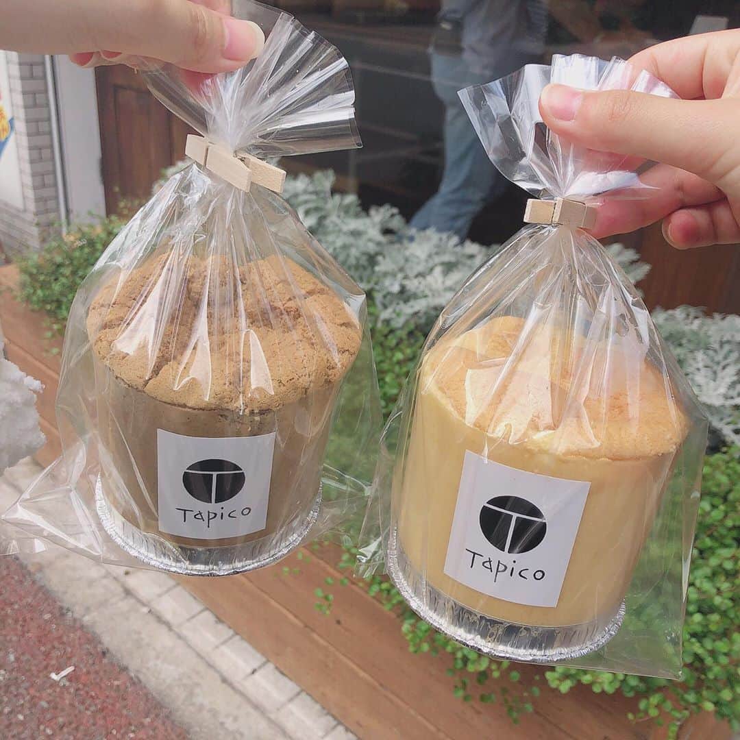 のインスタグラム：「. タピオカ粉を使用した、しっとりでふわふわなカップ型のシフォンケーキ専門店『Chiffon Tapico @chiffontapico 』福岡の手土産にいかかがですか？ぜひ、訪れてくださいね♡ . MERYでは他にも「かわいい」に近づくさまざまな情報を発信しています。 @mery.beauty コスメ・美容に特化した情報をお届け♡ @mery_spot 話題のカフェやお出かけスポットをご紹介！ こちらもぜひチェックしてみてください！ . . photo by @__mashi . #MERY #regram #instagram #cafe #chiffontapico  #먹스타그램 #카페스타그램 #카페 #냠냠 #タピオカ #タピオカ粉 #シフォンケーキ専門店スイーツパトロール #お土産 #手土産 #福岡 #福岡グルメ #福岡スイーツ #福岡土産 #天神スイーツ #チョコレート #抹茶 #チョコバナナ #おしゃれカフェ #カフェ活 #カフェ #カフェ巡り #カフェ好きな人と繋がりたい #お洒落さんと繋がりたい #MERY女子 #メリー」